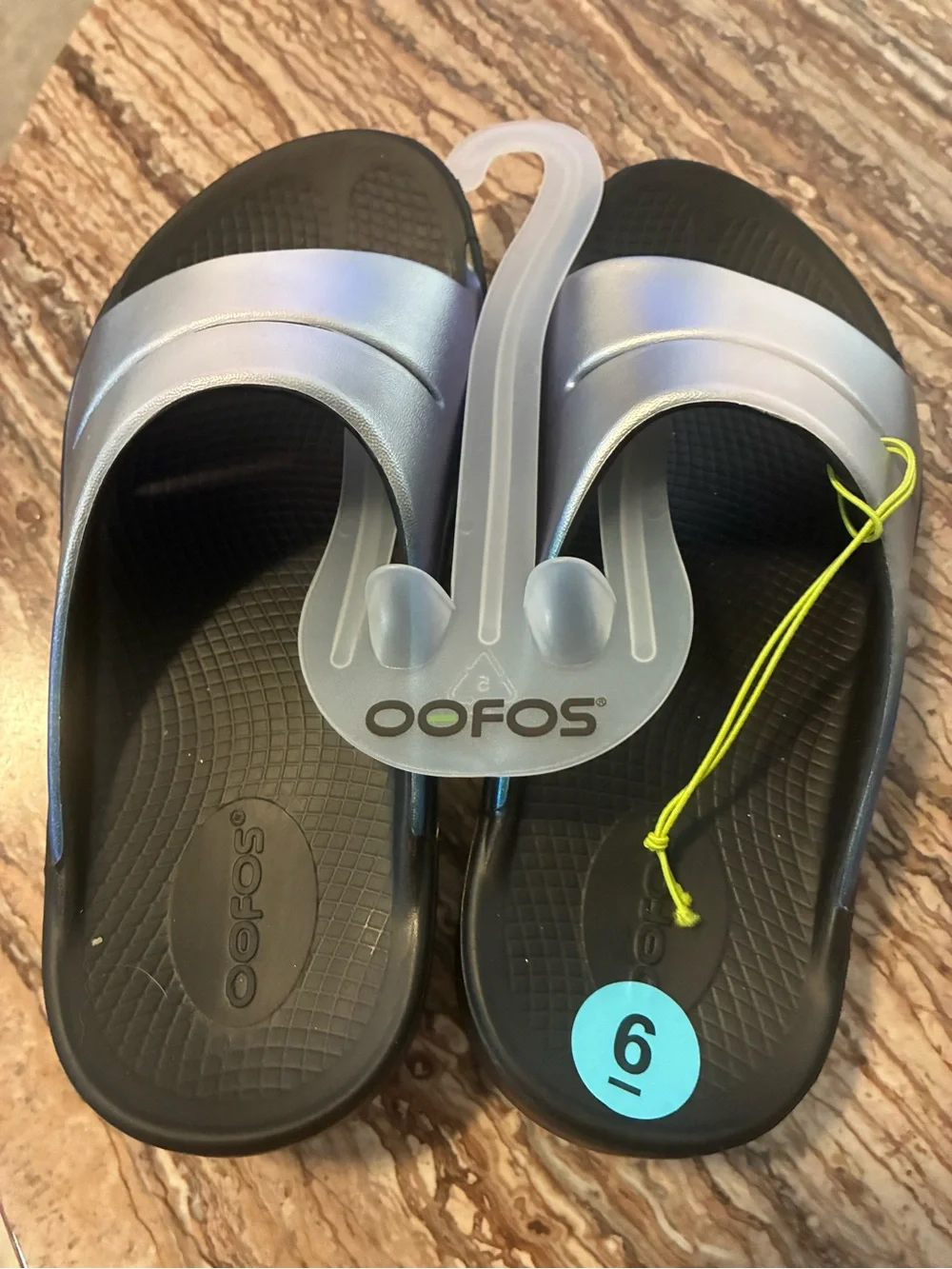 OOFOS Metallic Frost OOahh Luxe Slide Sandals Women’s Size 6 NWT